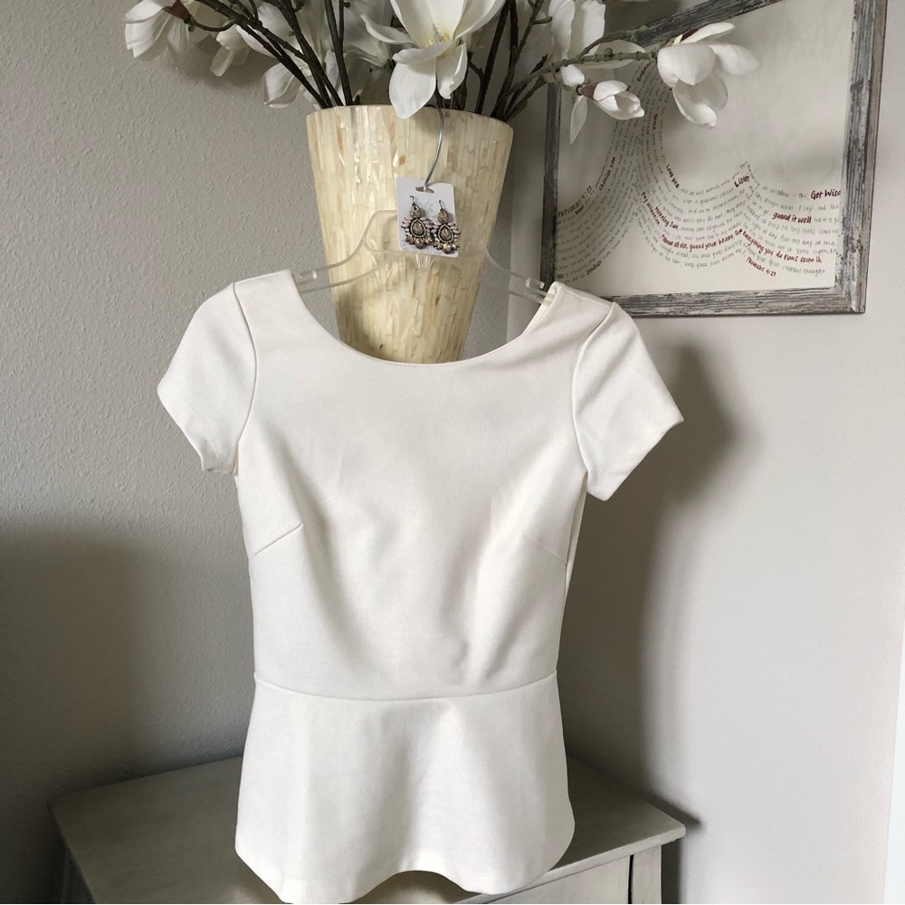Banana Republic round Neck V back top SZ 0